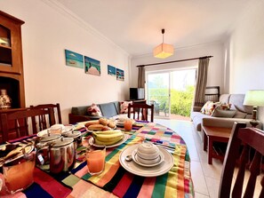 In-room dining - Quarteira Classic 2 With Pool by Homing (Loulé)