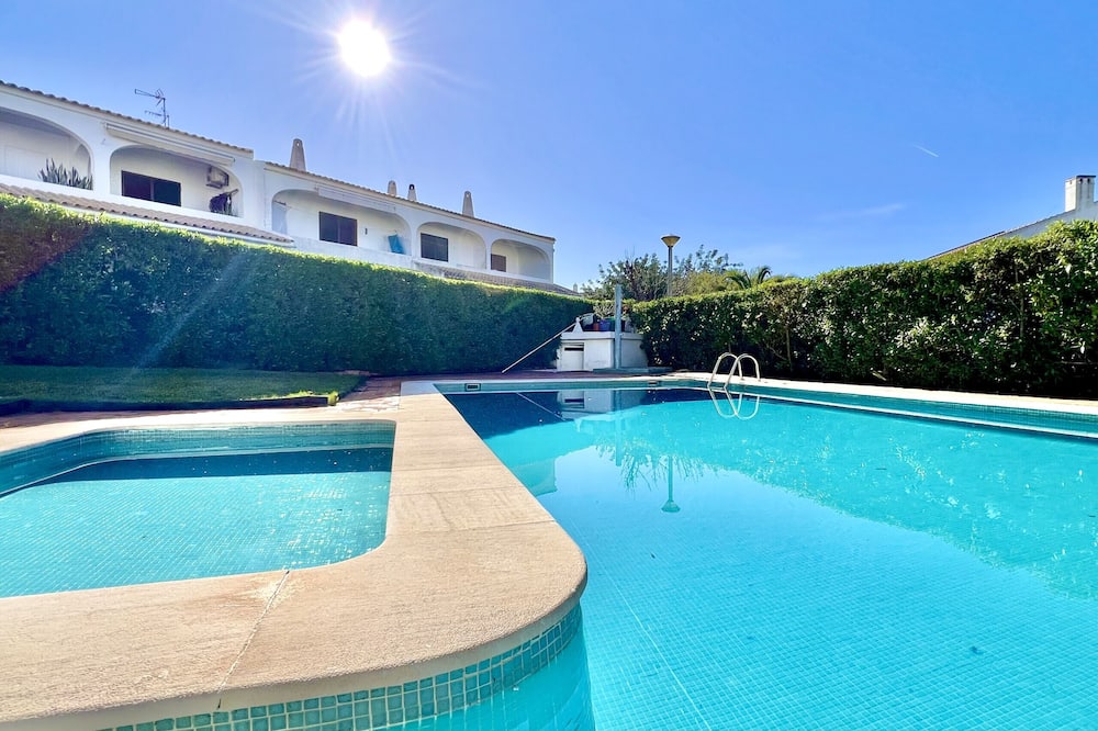 Quarteira Classic 2 With Pool by Homing