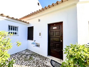 Exterior detail - Quarteira Classic 2 With Pool by Homing (Loulé)