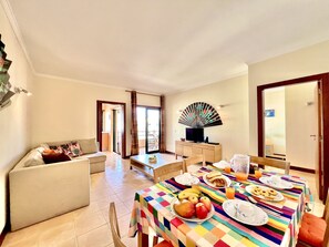 Living room - Albufeira Salgados Beach 6 by Homing (Albufeira)