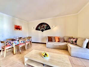 Living room - Albufeira Salgados Beach 6 by Homing (Albufeira)