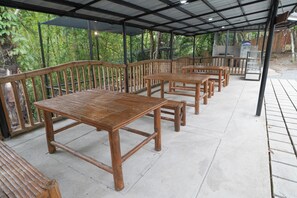 Outdoor dining - Ayong's Adventure Park (Silang)