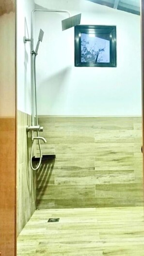 Shared bathroom - Ayong's Adventure Park (Silang)