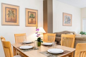 Apartment | 3 bedrooms, Internet - Stylish 3BR Townhouse 15 min to Disney Parks (Kissimmee)