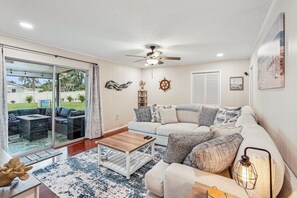 Smart TV, DVD player, books, stereo - Pool+Arcade+Theatre+Private Yard – Prime Location! (Bradenton)