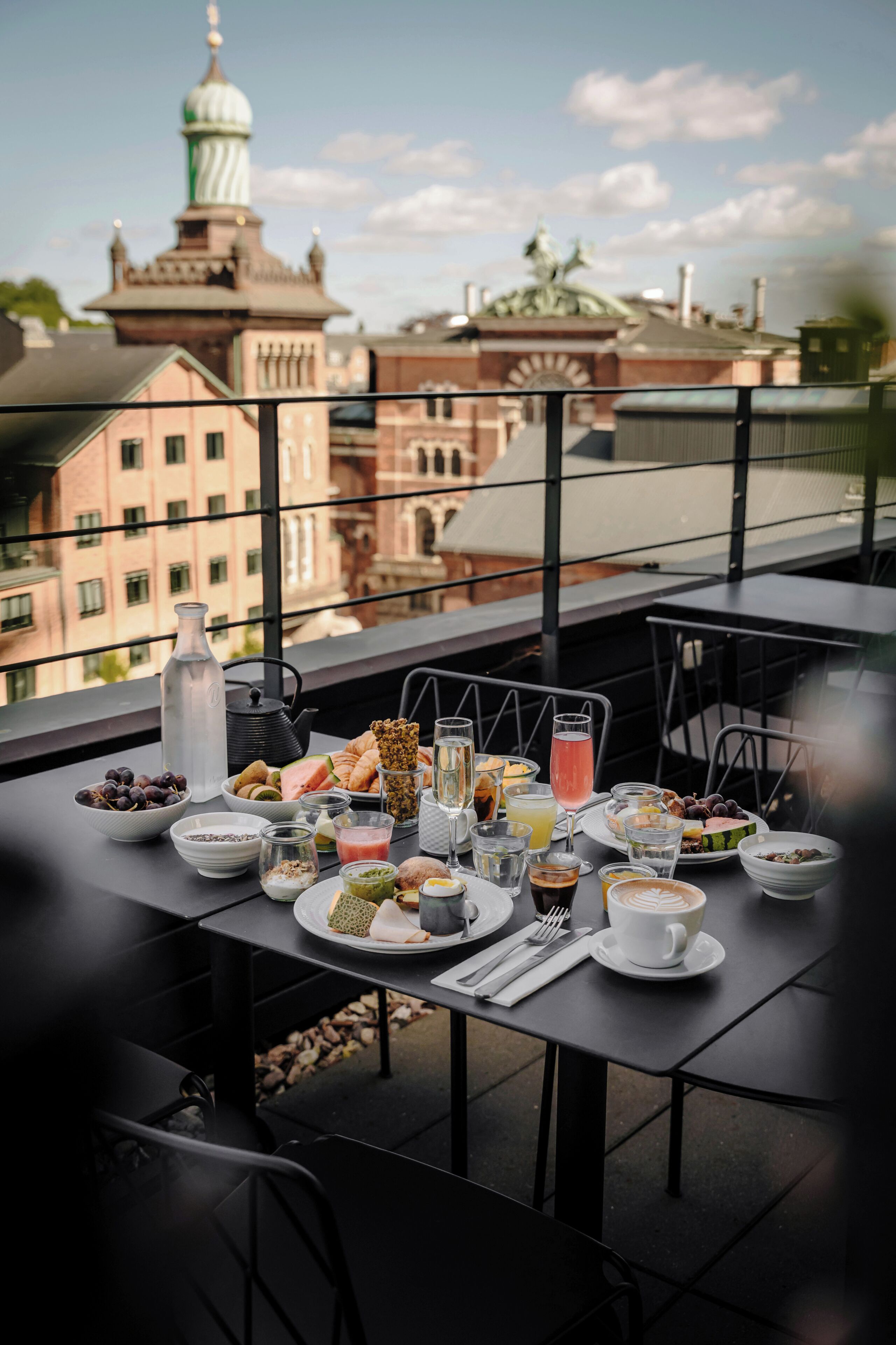 Daily buffet breakfast for a fee