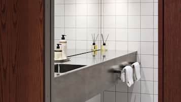 The Heritage Suite | Badeværelse | Bruser, håndklæder