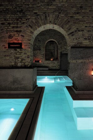 Sauna, bain à remous, hammam, massages
