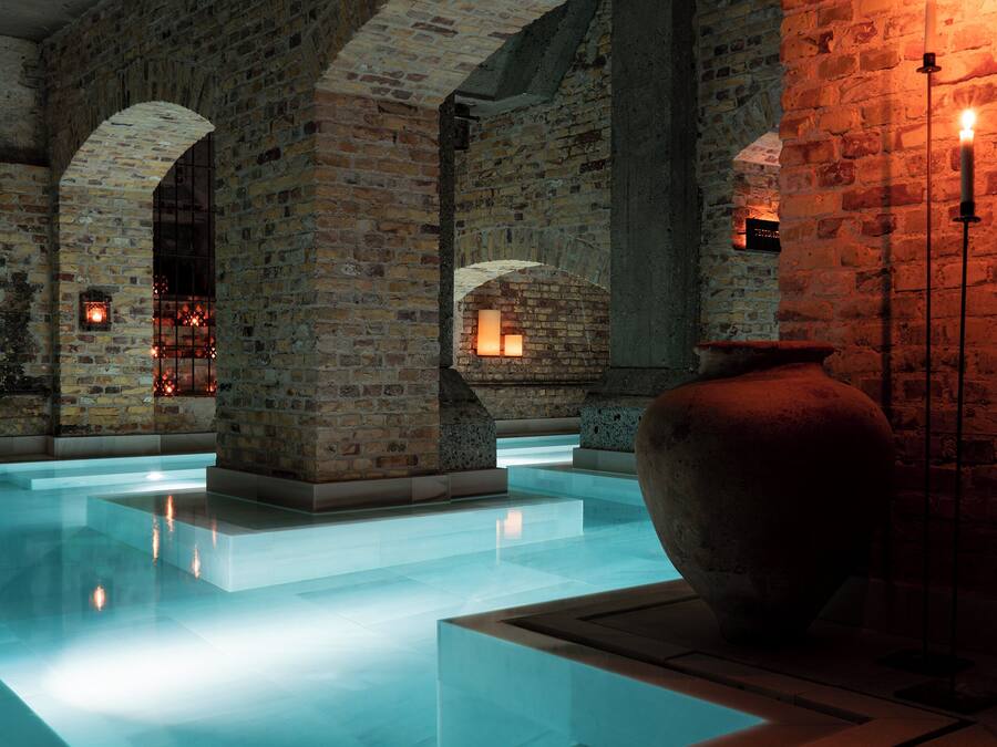 Sauna, hot tub, steam room, massages