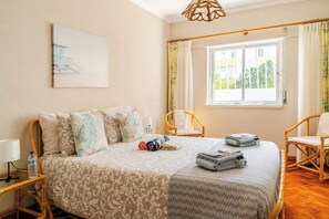 1 bedroom, desk, iron/ironing board, free WiFi - CaparicaSunHouse (Costa da Caparica)