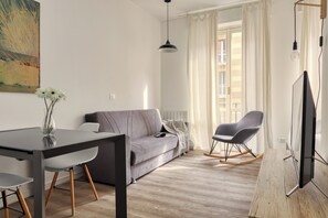 Studio | Living area | 32-inch flat-screen TV with cable channels