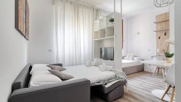 Studio, Balkon | Laptopgeeigneter Arbeitsplatz, Bügeleisen/Bügelbrett, kostenloses WLAN