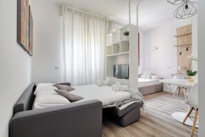 Studio, Balkon | Laptopgeeigneter Arbeitsplatz, Bügeleisen/Bügelbrett, kostenloses WLAN