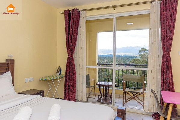 1 bedroom, desk, iron/ironing board, WiFi - Nimmoh's Homestays @Kishan Towers in Nanyuki. Elegantly furnished, superb views. (Nanyuki)