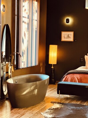 5 slaapkamers, een strijkplank/strijkijzer, wifi, beddengoed