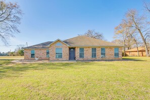 House (3 Bedrooms) | Interior - 1 Mi to Lake Jacksonville: Pet-friendly Home (Jacksonville)