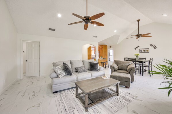 House (3 Bedrooms) | Interior