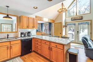 Interior - 7 Mi to Big Boulder Mtn: Poconos Chalet w/ Hot Tub (Albrightsville)