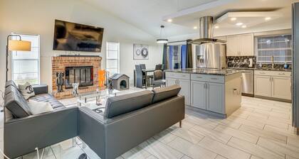 Explore & Relax: Chic & Cozy Retreat in Lakeland!