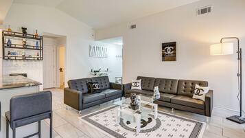 House (3 Bedrooms) | Front of property