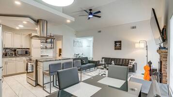 House (3 Bedrooms) | Interior