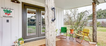 Large Yard + Pond: Fayetteville Rural Retreat