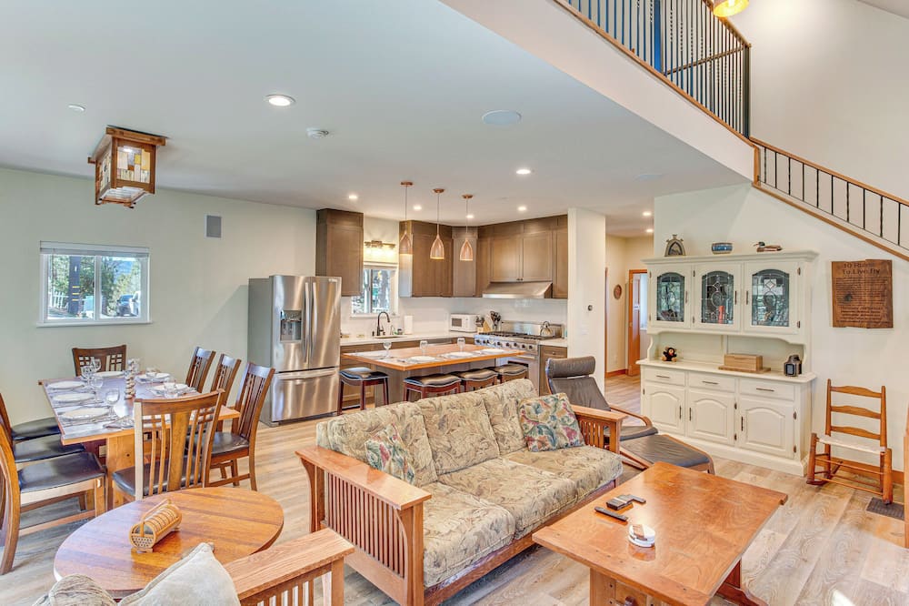 Game Room & Deck: Pet-friendly Lake Arrowhead Home - North Shore, CA
