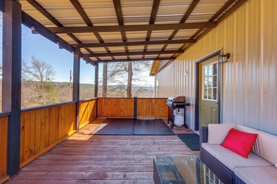 Peaceful Cabin w/ Mtn Views & Grill in Altoona!