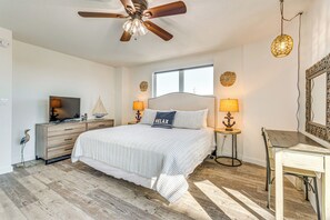 Apartment (2 Bedrooms) | Interior - Waterfront Fort Walton Beach Condo: Pool Access! (Fort Walton Beach)