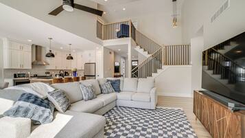 House (5 Bedrooms) | Interior