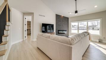 House (5 Bedrooms) | Interior