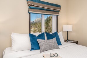 2 bedrooms, iron/ironing board, travel cot, free WiFi