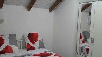 1 chambre, fer et planche à repasser, Wi-Fi, literie fournie