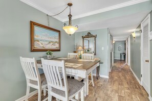 Dining - Beachfront condo with glass-enclosed sunroom! (Gulf Shores)