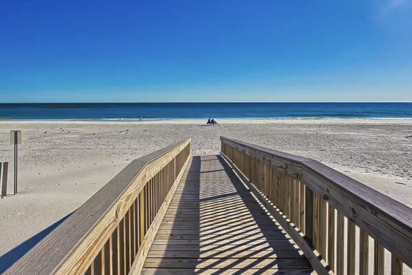 On the beach - Beachfront condo with glass-enclosed sunroom! (Gulf Shores)