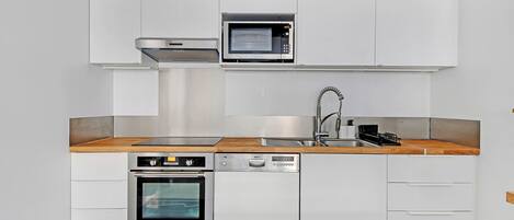 Refrigerador, microondas, horno y lavavajillas
