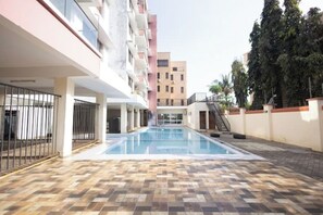 Pool - Vibrant 3 bedroom in Nyali with Pool, AC, Lift (Mombasa)