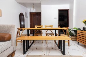 Dining - Vibrant 3 bedroom in Nyali with Pool, AC, Lift (Mombasa)
