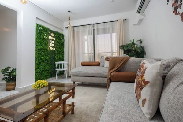 Living area - Vibrant 3 bedroom in Nyali with Pool, AC, Lift (Mombasa)