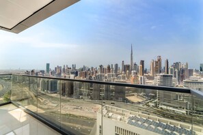 Room - Amazing 2BR in Business Bay With Full Burj View (Dubai)