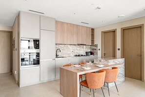 House | 1 bedroom, Internet - Luxurious Stay in JVC With Rooftop Pool Gym (Dubai)