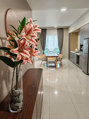 Flat-screen TV - Mountain & Lake Views' Suite Cycas (Ipoh)