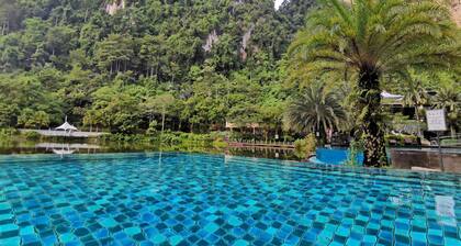 Mountain & Lake Views' Suite Cycas