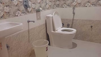 Deluxe Room | Bathroom