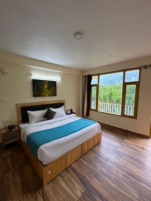 Superior With Balcony Mountain and River View Room | Free WiFi - The Nature Crest Manali (Manali)