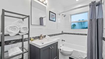 Apartment | Bathroom