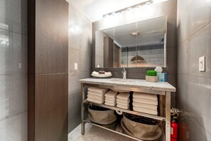 Apartment | Bathroom - Singer House on the Water (Fort Lauderdale)