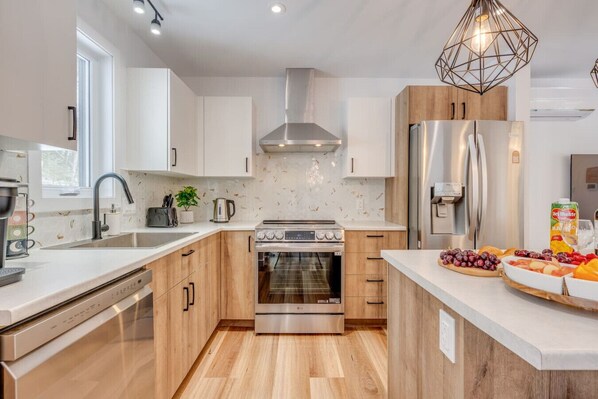 Fridge, microwave, oven, dishwasher