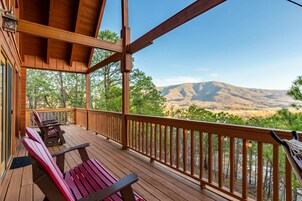 Signature Cabin, Multiple Beds, Kitchen, Mountain View | Balcony