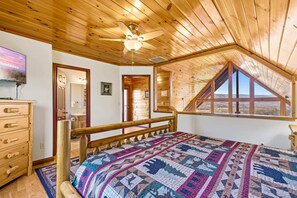 Signature Cabin, Multiple Beds, Kitchen, Mountain View | Individually decorated, individually furnished, laptop workspace - Smoky Overlook (Sevierville)